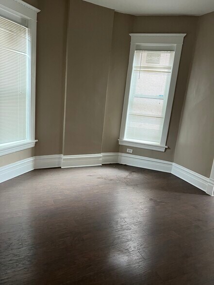 Dining Room - 5823 S Wabash Ave