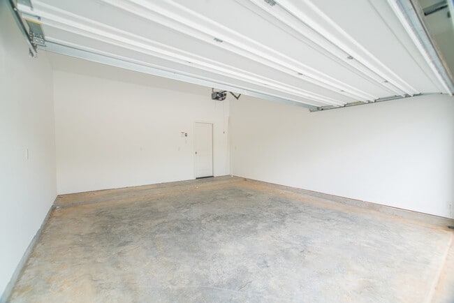 Building Photo - 442 Lake Day Dr