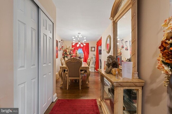 Building Photo - 2874 Tolbut St