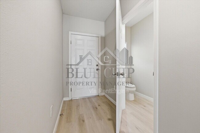 Building Photo - 12937 Camarillo Pl