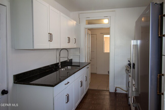 Building Photo - 3510 Porter Ave