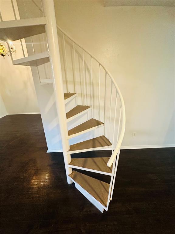 Building Photo - 2401 Leon St