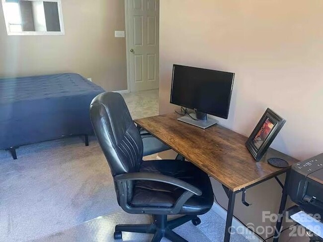 Building Photo - 8263 Southgate Commons Dr