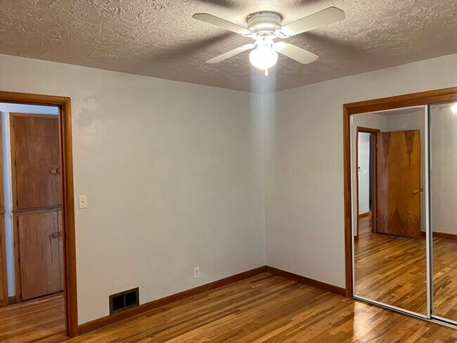 Building Photo - 720 Orchard Heights Rd NW