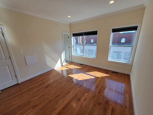 Building Photo - 127 Quincy Pl NE