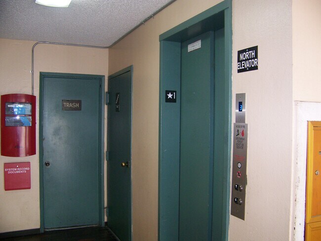 Building Photo - 550 W Regent St