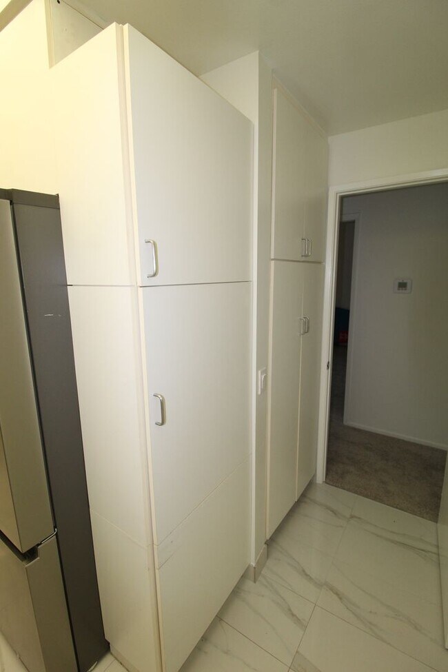 Building Photo - Coastal Ventura living – Gorgeous Ocean Views near Surfers Point