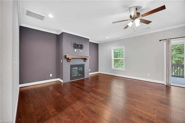 Building Photo - ****** $200 OFF FIRST FULL MONTH OF RENT!! ******