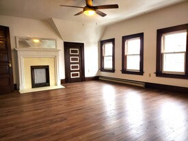 Building Photo - 237 W 21st St