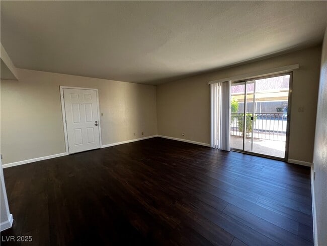 Building Photo - 5021 River Glen Dr