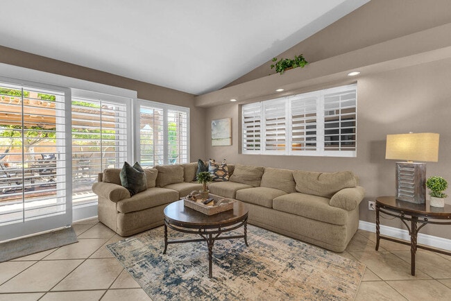 Building Photo - 44310 Villeta Dr