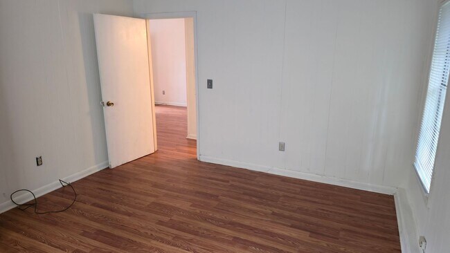 Building Photo - leaphart1327