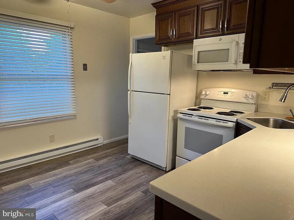 Building Photo - 1950 Weaver St