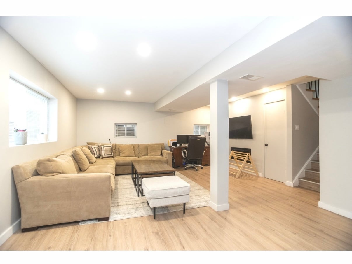 Building Photo - 726 Lawler Ave