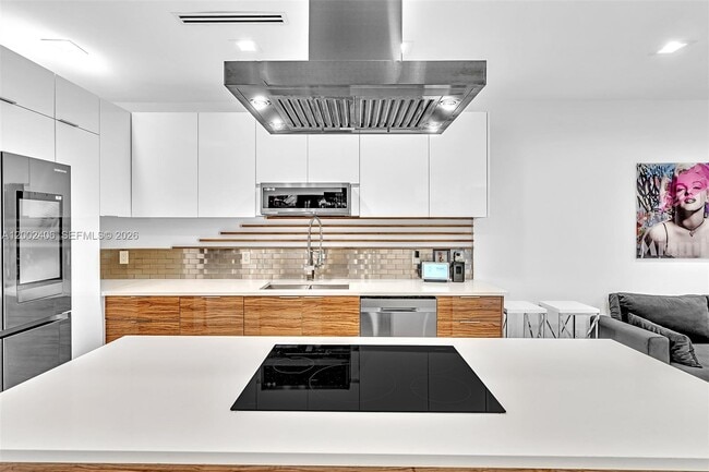 Building Photo - 1002 10th St