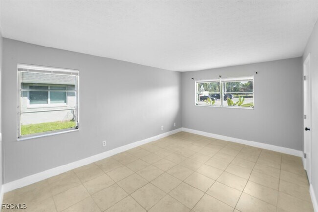 Building Photo - 2935 SE 15th Pl