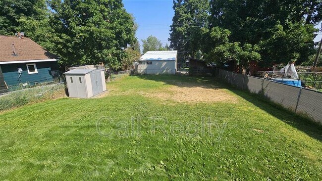 Building Photo - 3127 E 18th Ave