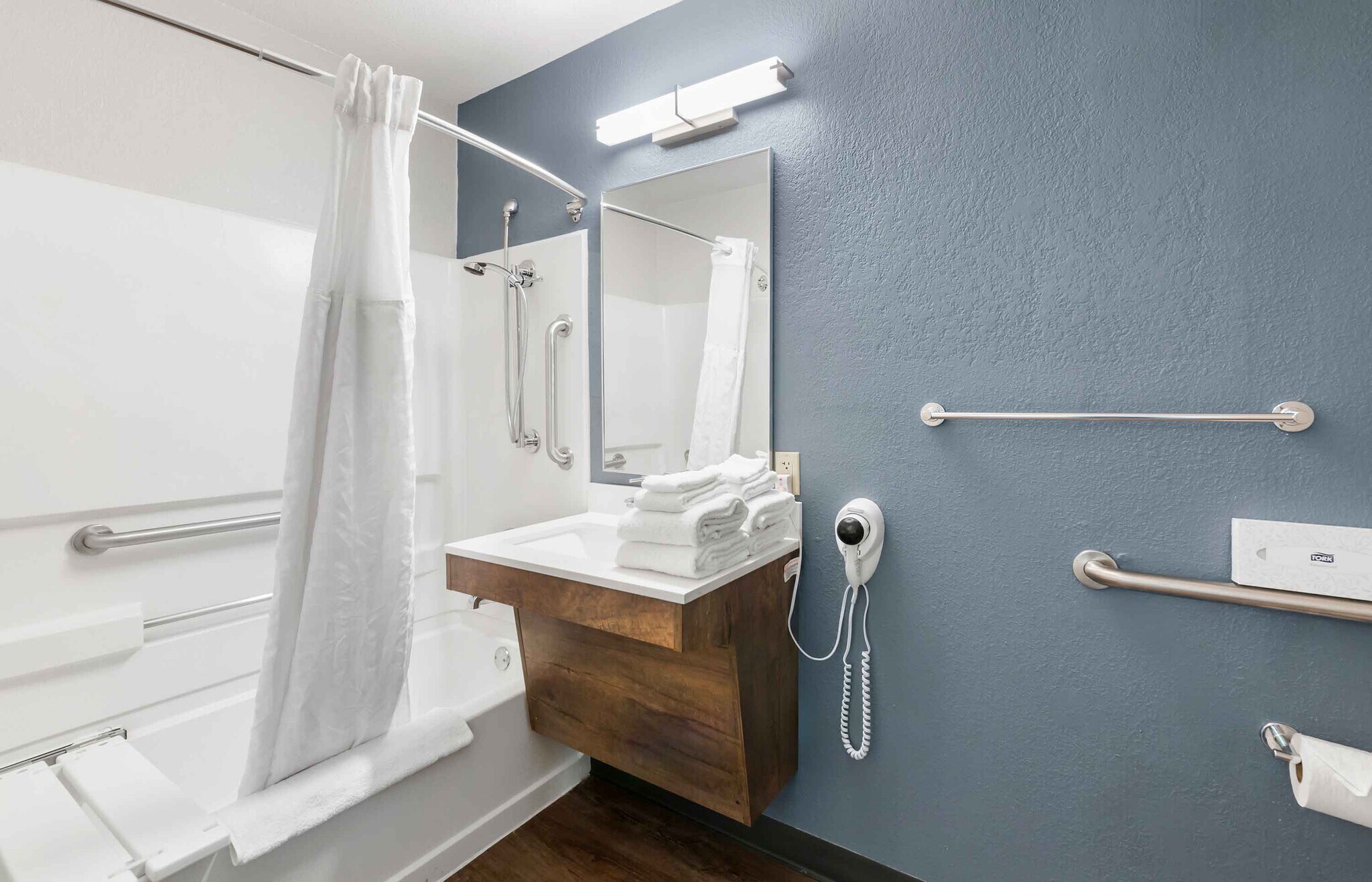 Building Photo - Furnished Studio-Miami - Airport - Miami S...