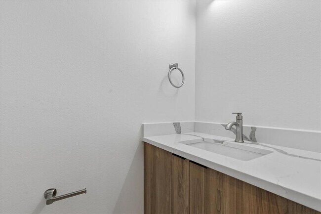 Building Photo - 1409 Emile St