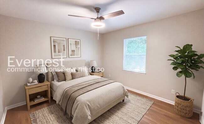 Building Photo - 3 Bed/2 Bath Home with Fenced Yard / Available Now!
