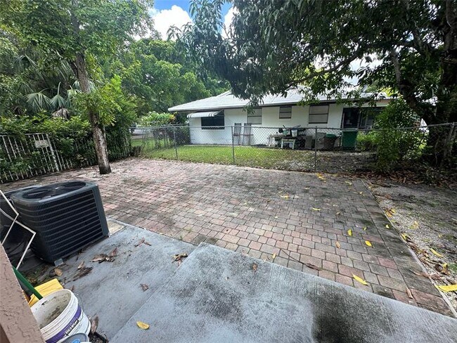 Building Photo - 3720-3726 NW 115th Way