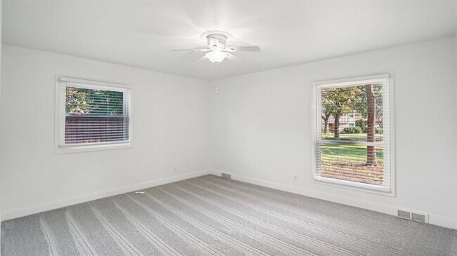 Building Photo - 3855 Crest Cove Cir