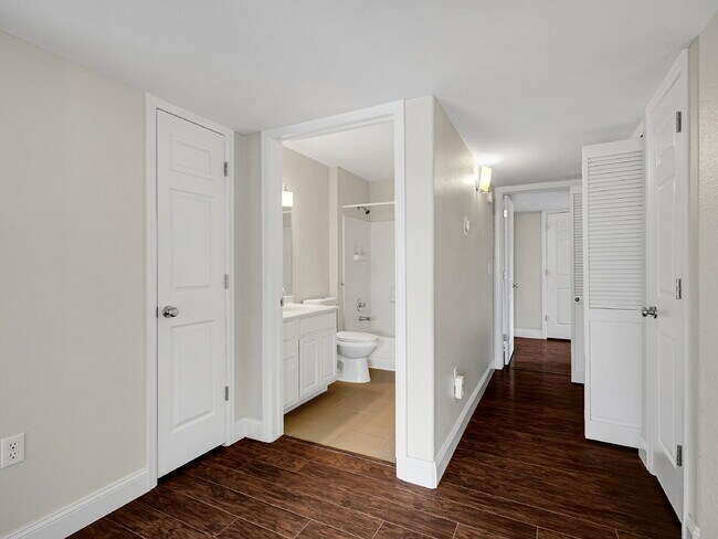 Building Photo - $2,395.00 - 3 Bedrooms, 2Bathrooms, Condo ...