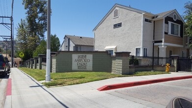 Building Photo - 2208 Kings View Cir