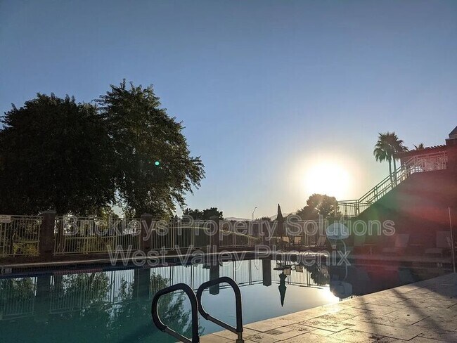 Building Photo - 18151 N Fiesta Dr