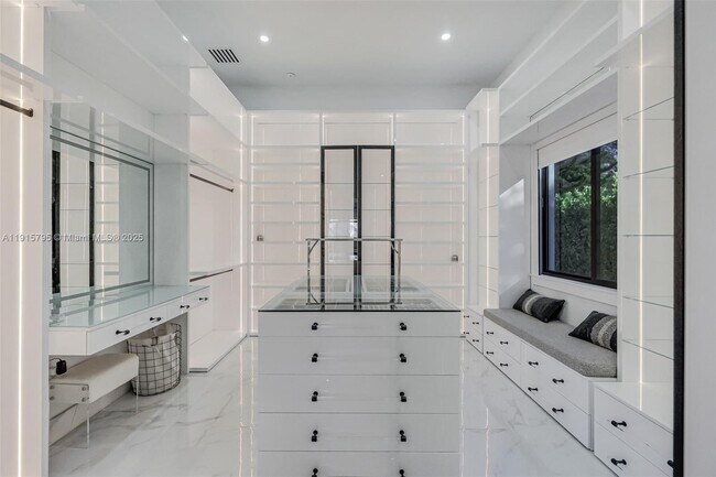 Building Photo - 250 NW 129th Ave