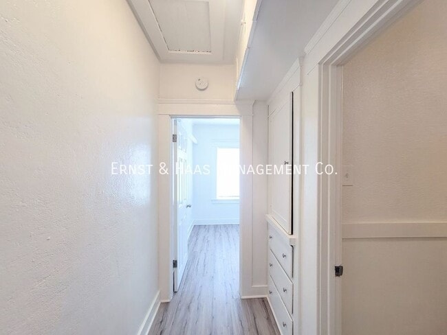 Building Photo - 2068 Linden Ave