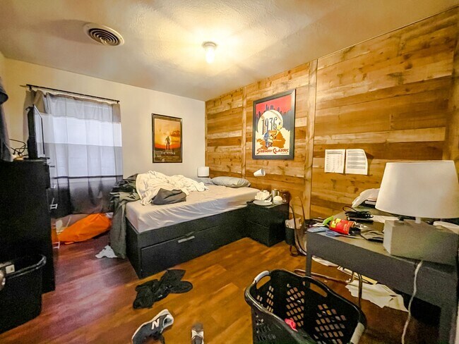 Building Photo - Adorable 4 Bed, 2 Bath Home for August 202...