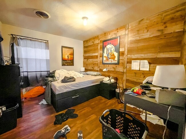 Building Photo - Adorable 4 Bed, 2 Bath Home for August 2026 Move In!