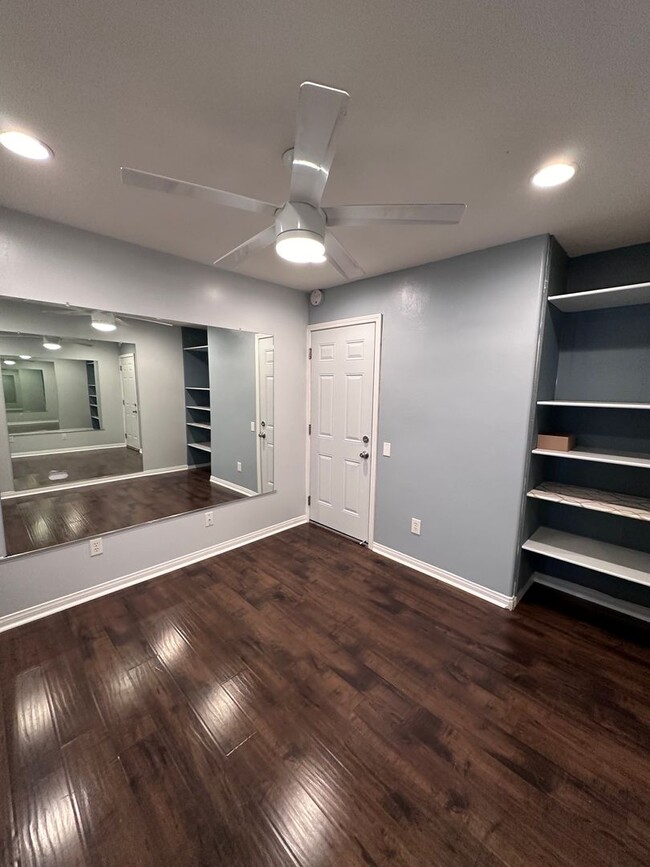 Building Photo - 5302 Doble Aguila Way