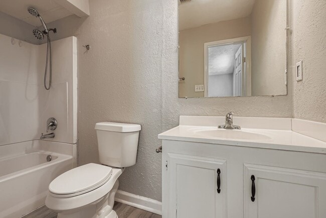 Building Photo - 226 Tara Plantation Dr