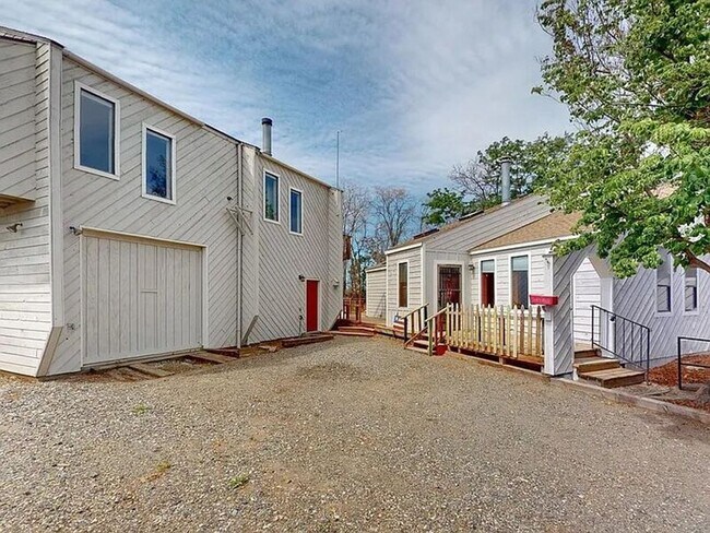 Primary Photo - 1107 N Arthur St