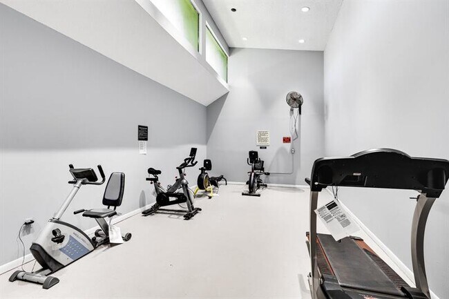 Building Photo - 9080 Lime Bay Blvd