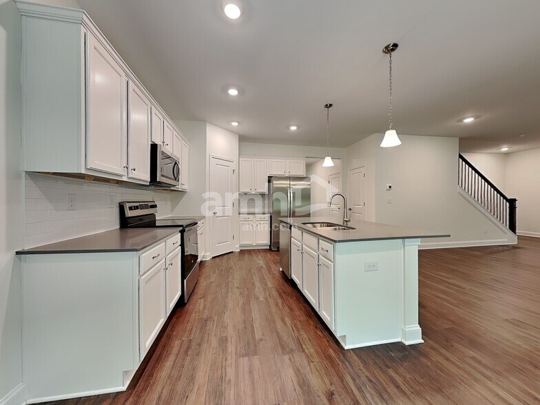 Building Photo - 633 Rivermist Dr