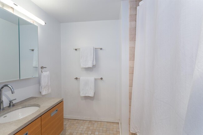 Building Photo - 689 Marin Blvd