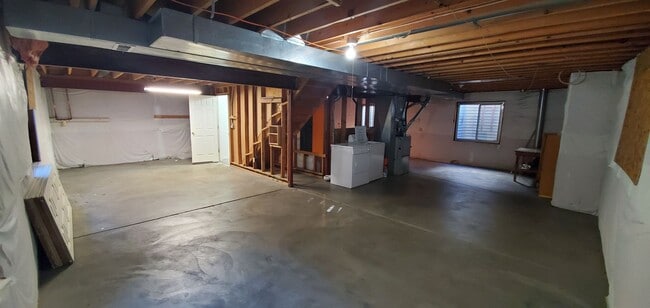 Building Photo - 2ND MONTH FREE FOR LEASE STARTING OCT 16!!