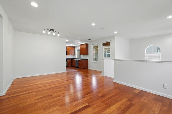 Building Photo - Spacious 2BR/2BA End-Unit Condo for rent in Warm Springs – Montebello Community