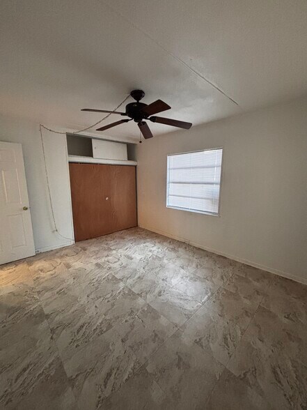 Building Photo - 1142 Landmark Ln