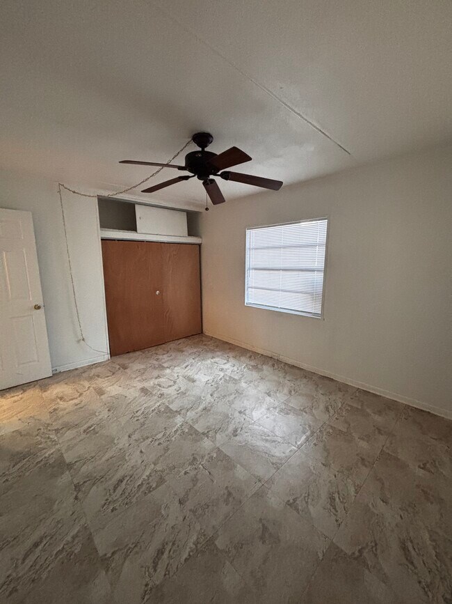 Building Photo - 1142 Landmark Ln