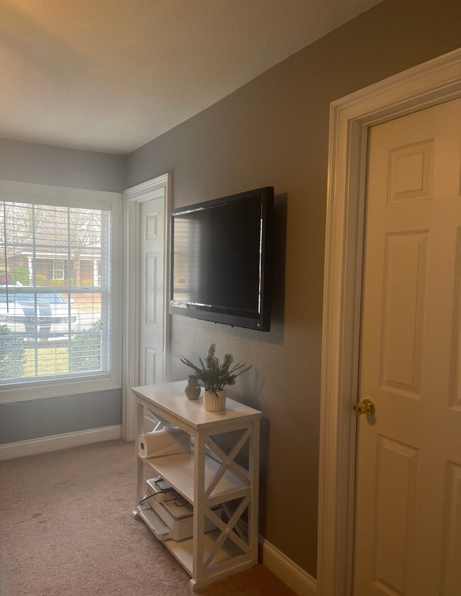 Building Photo - 802 W Longleaf Dr