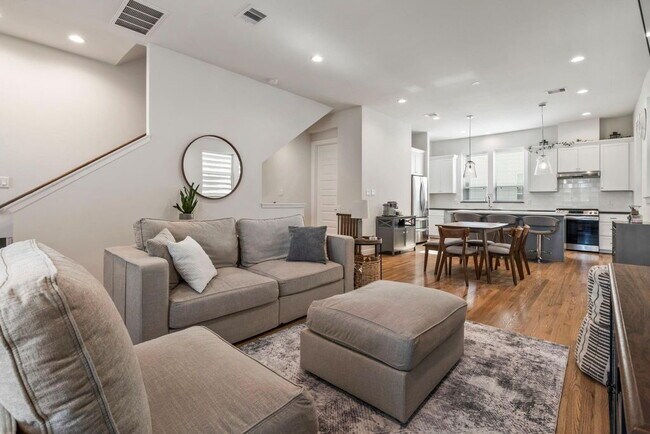Building Photo - Great Opportunity! Modern three-story home located in the heart of EaDo, offering a well-designed...
