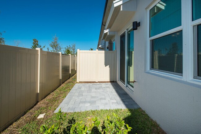 Building Photo - 3944 SE Caladium Ct