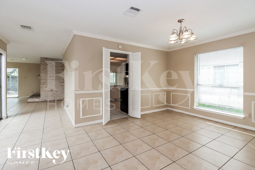 Building Photo - 7431 Navidad Rd