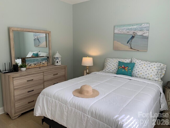 Building Photo - 9033 Rosalyn Glen Rd