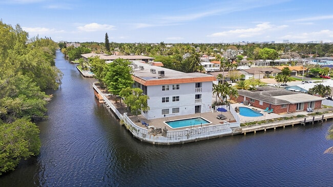 Building Photo - 1400 NE 57th St