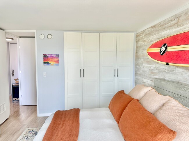 Building Photo - Upgraded 1 bedroom in Waikiki! Price Change!